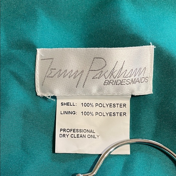 Elegant Sleeveless Wrap Dress - Picture 10 of 12